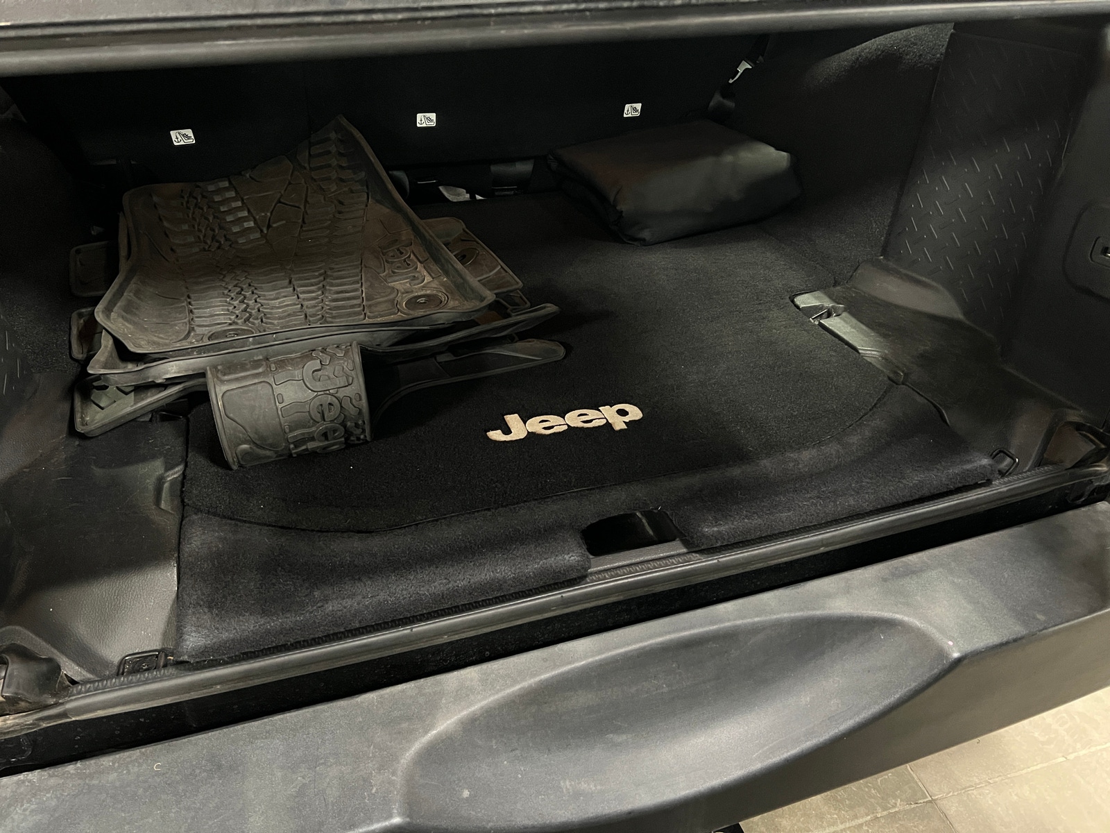 Thumbnail: 2016 Jeep Wrangler - 7