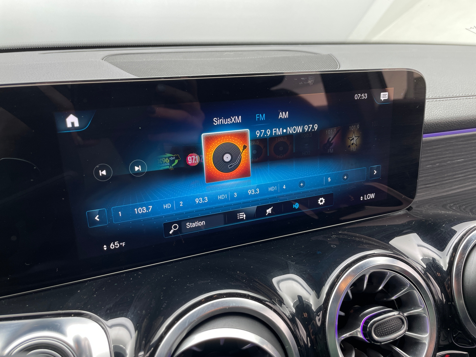 Thumbnail: 2023 Mercedes-Benz GLB - 3