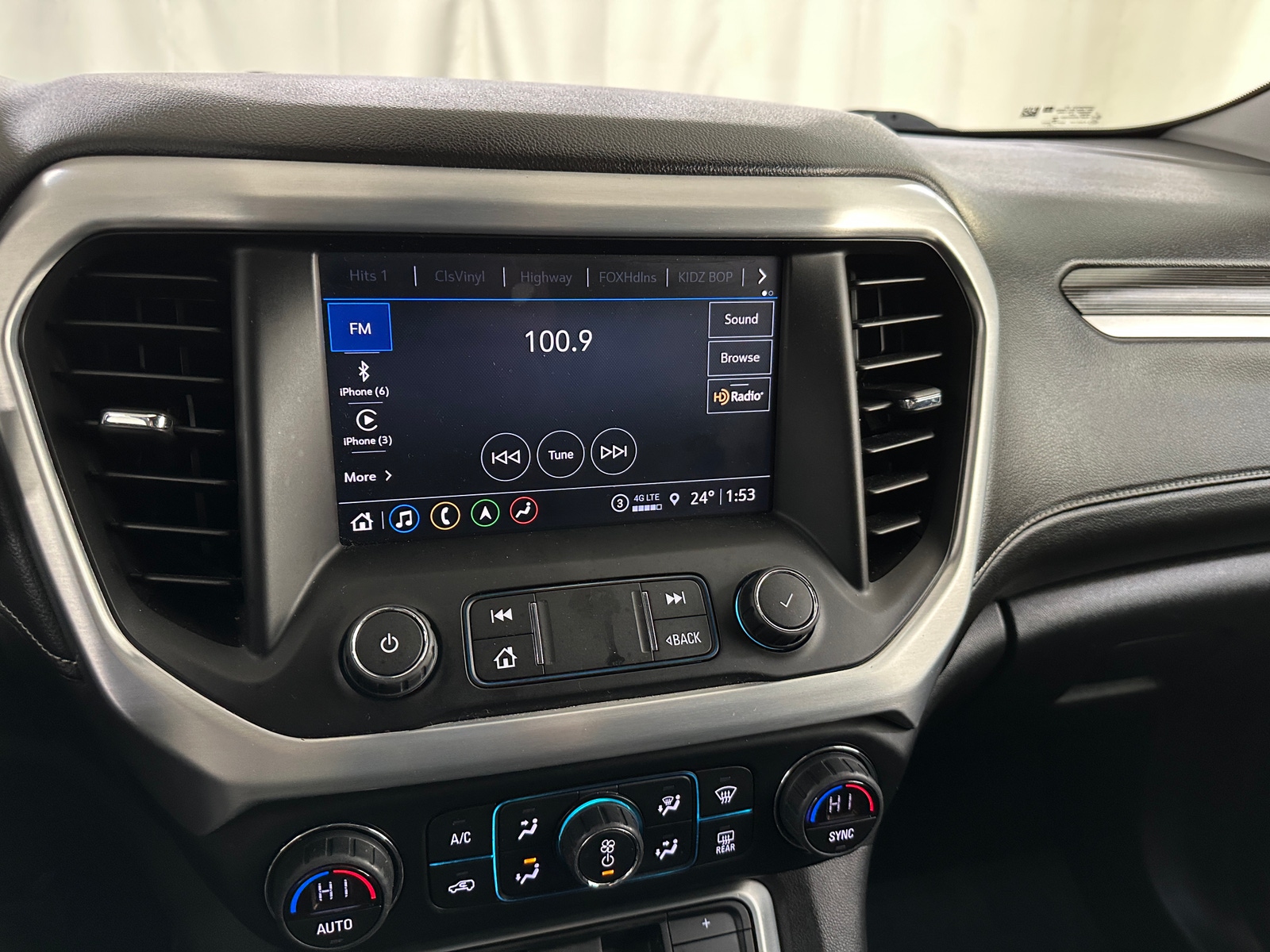 Thumbnail: 2021 GMC Acadia - 3