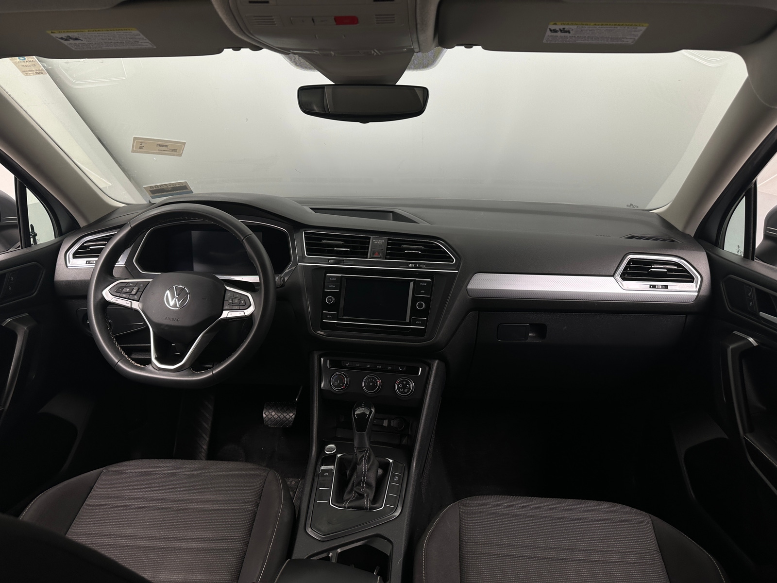 Thumbnail: 2022 Volkswagen Tiguan - 3