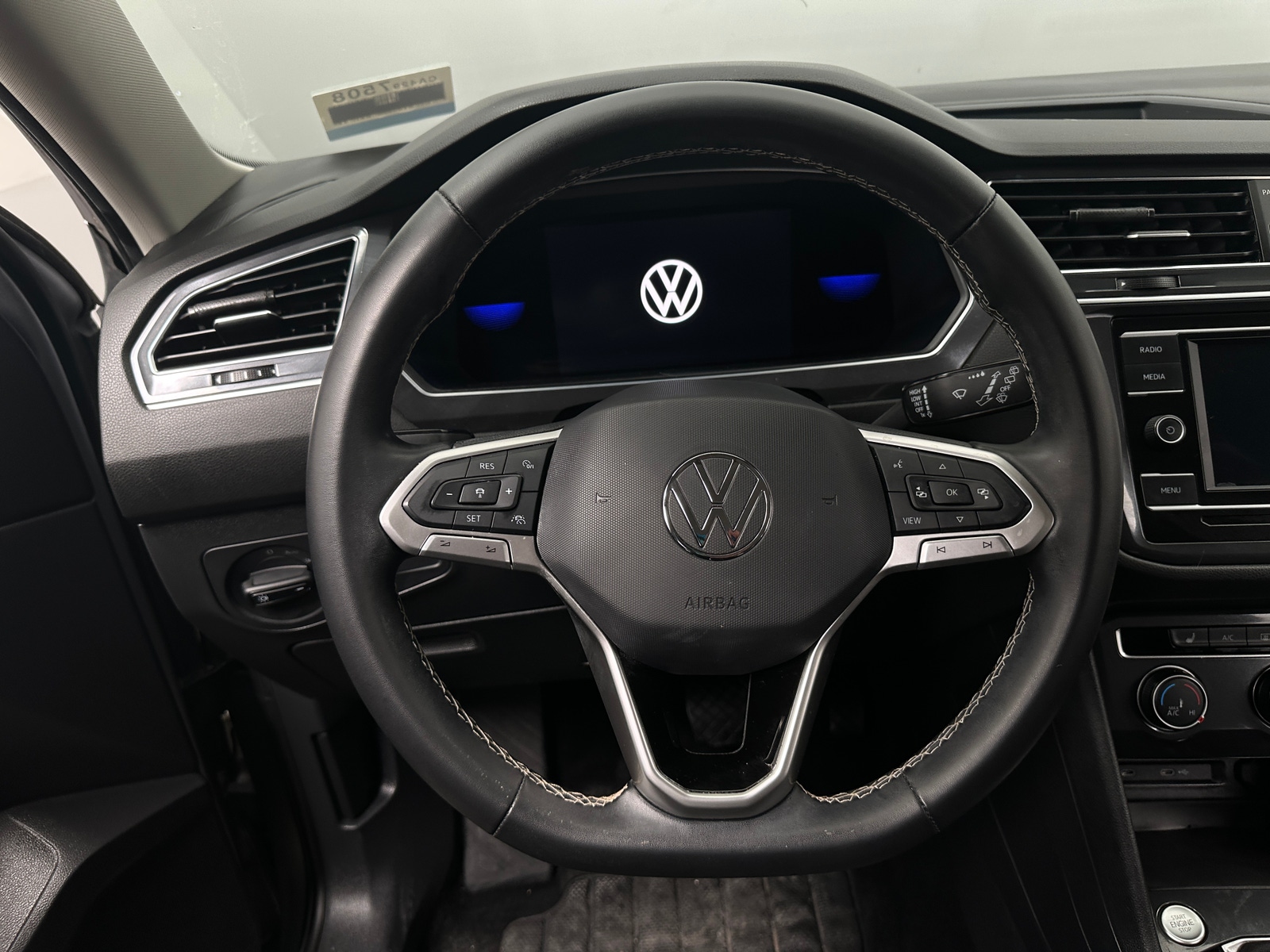 Thumbnail: 2022 Volkswagen Tiguan - 5