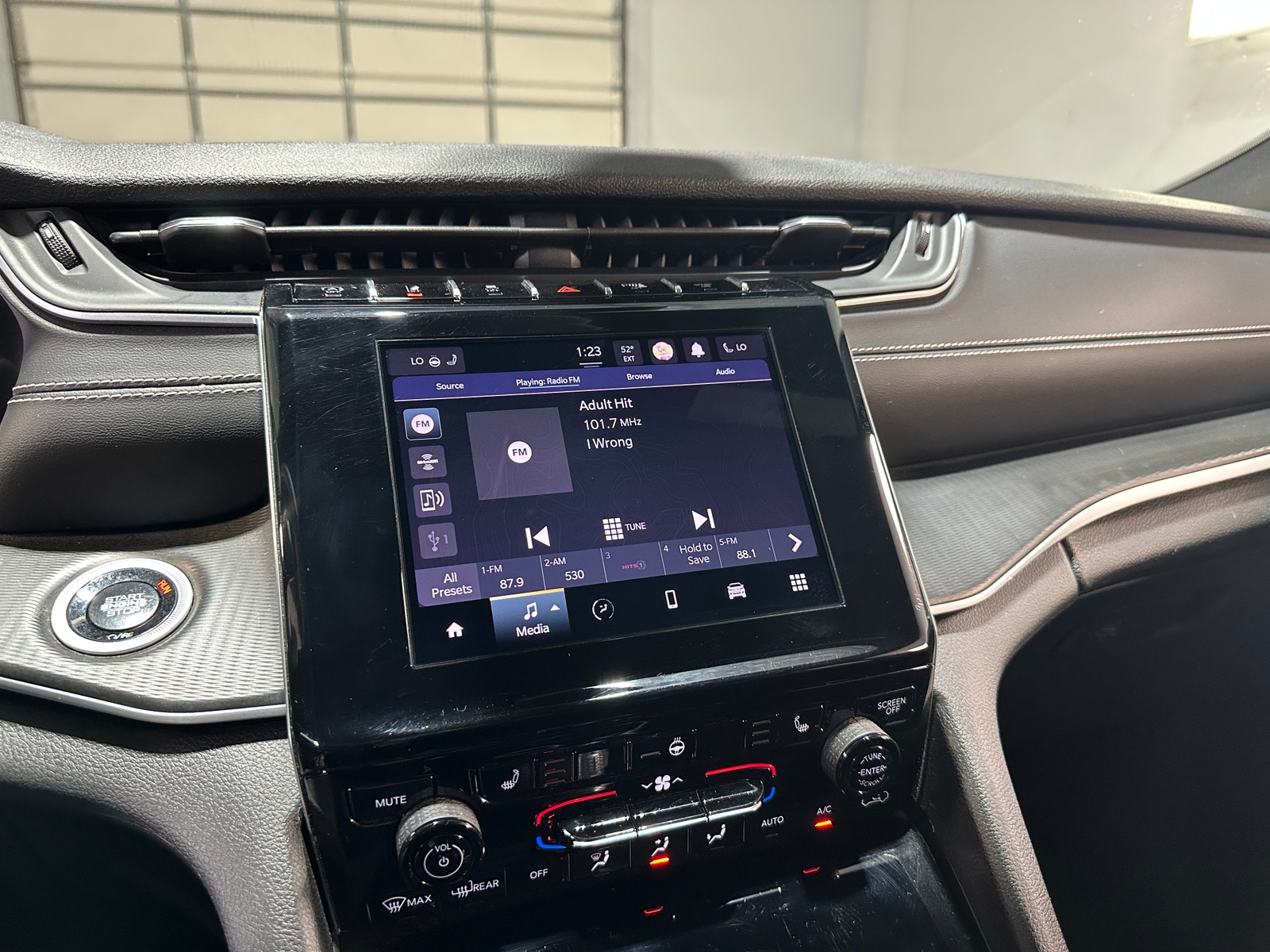 Thumbnail: 2024 Jeep Grand Cherokee L - 4