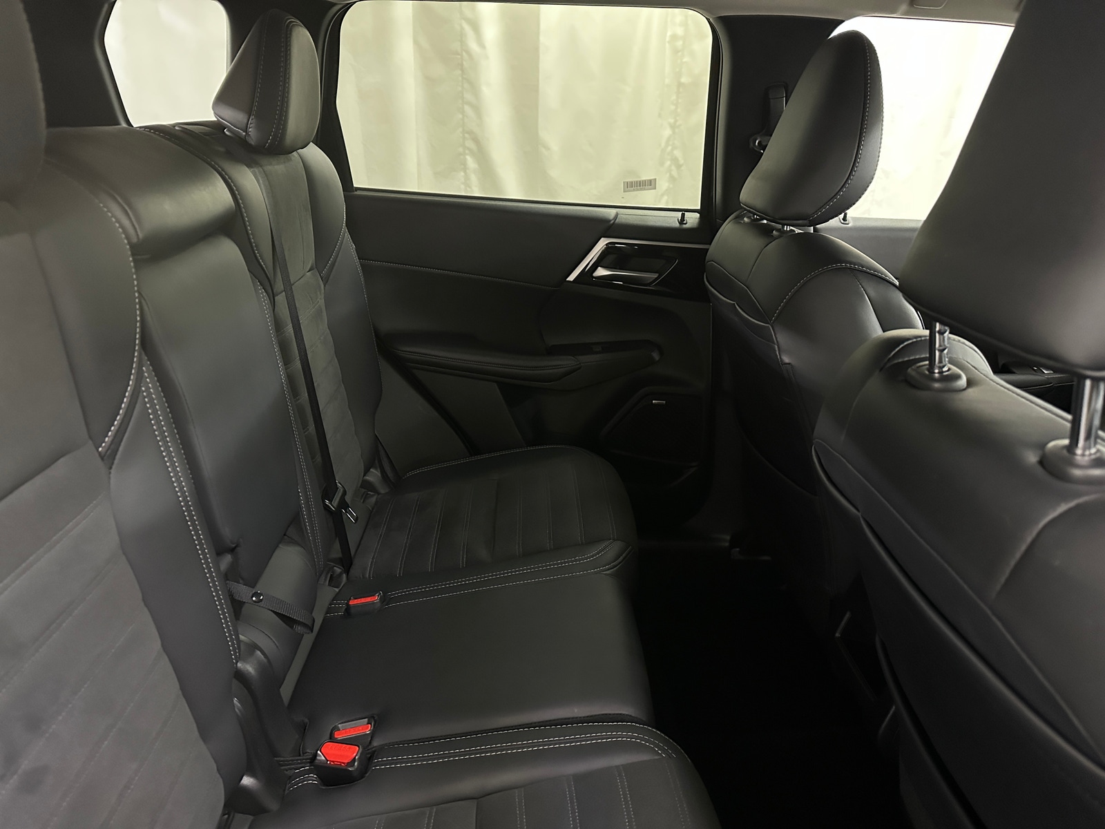 Thumbnail: 2025 Mitsubishi Outlander - 6