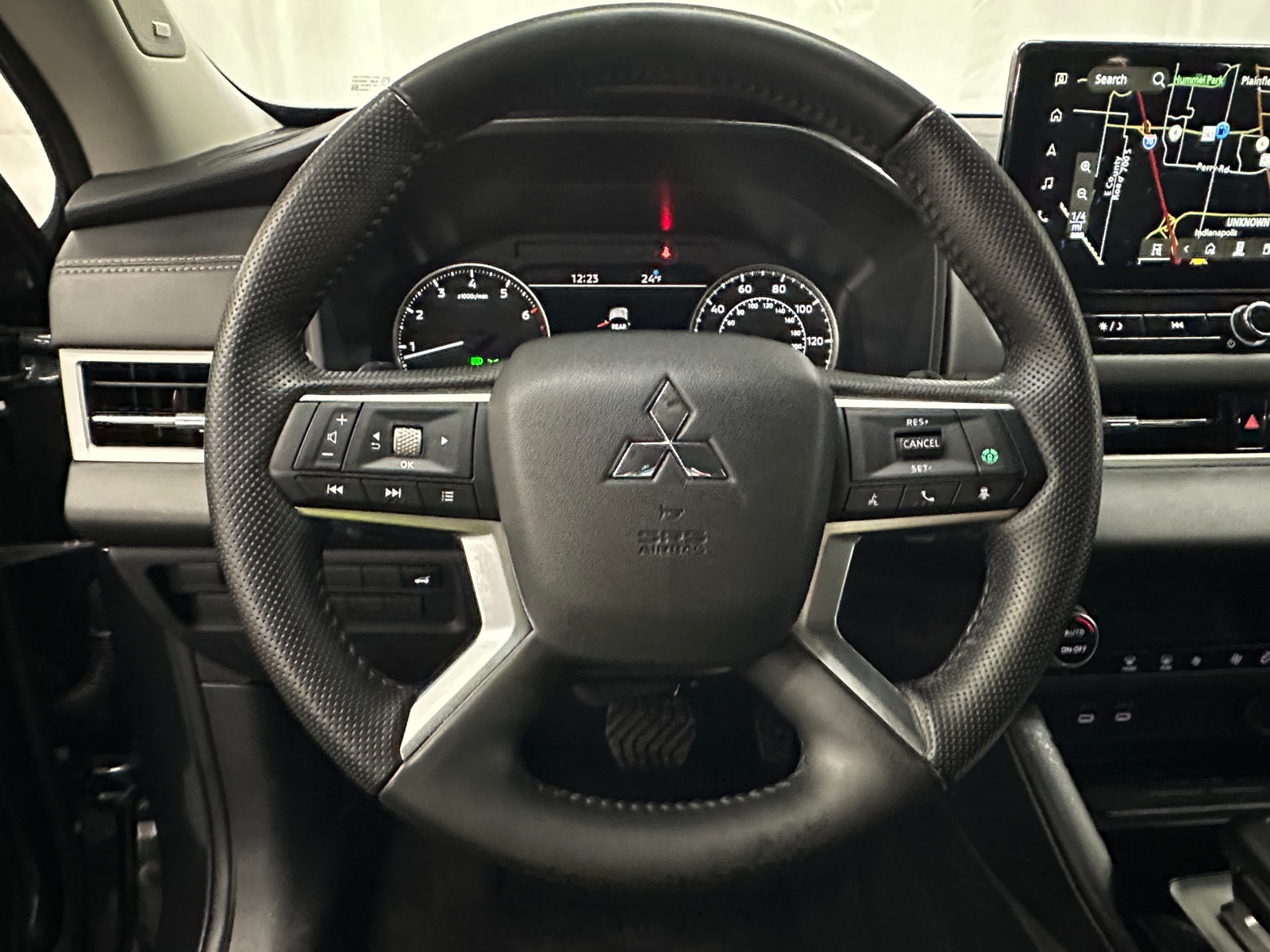 Thumbnail: 2025 Mitsubishi Outlander - 5