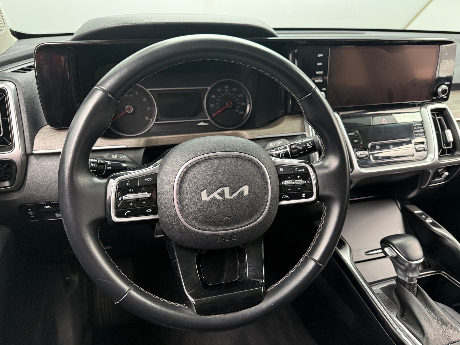 Thumbnail: 2022 Kia Sorento - 4