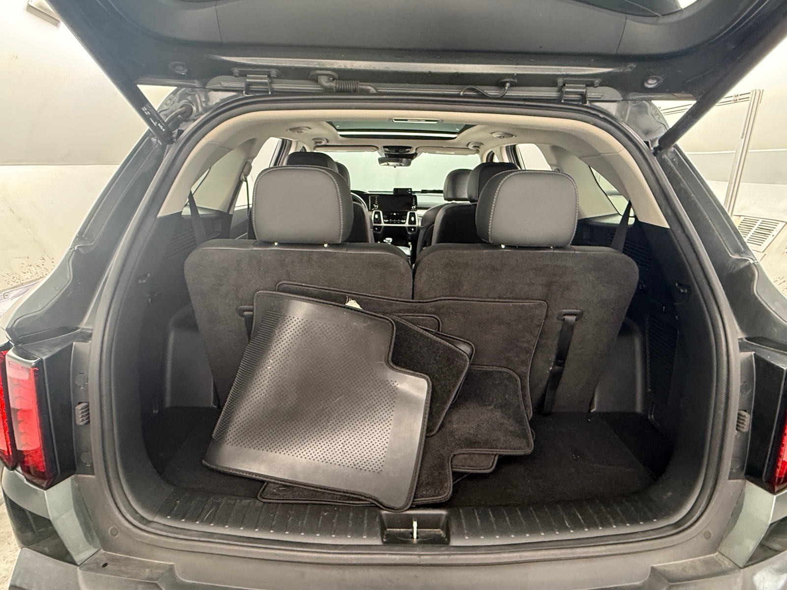 Thumbnail: 2022 Kia Sorento - 6