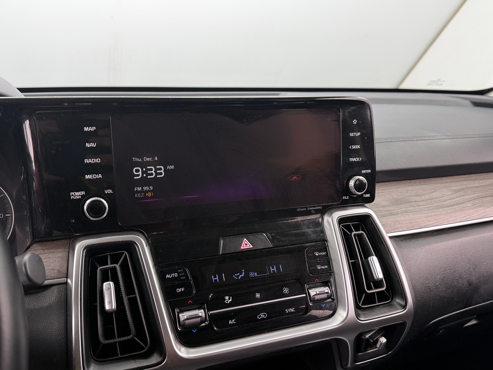 Thumbnail: 2022 Kia Sorento - 3