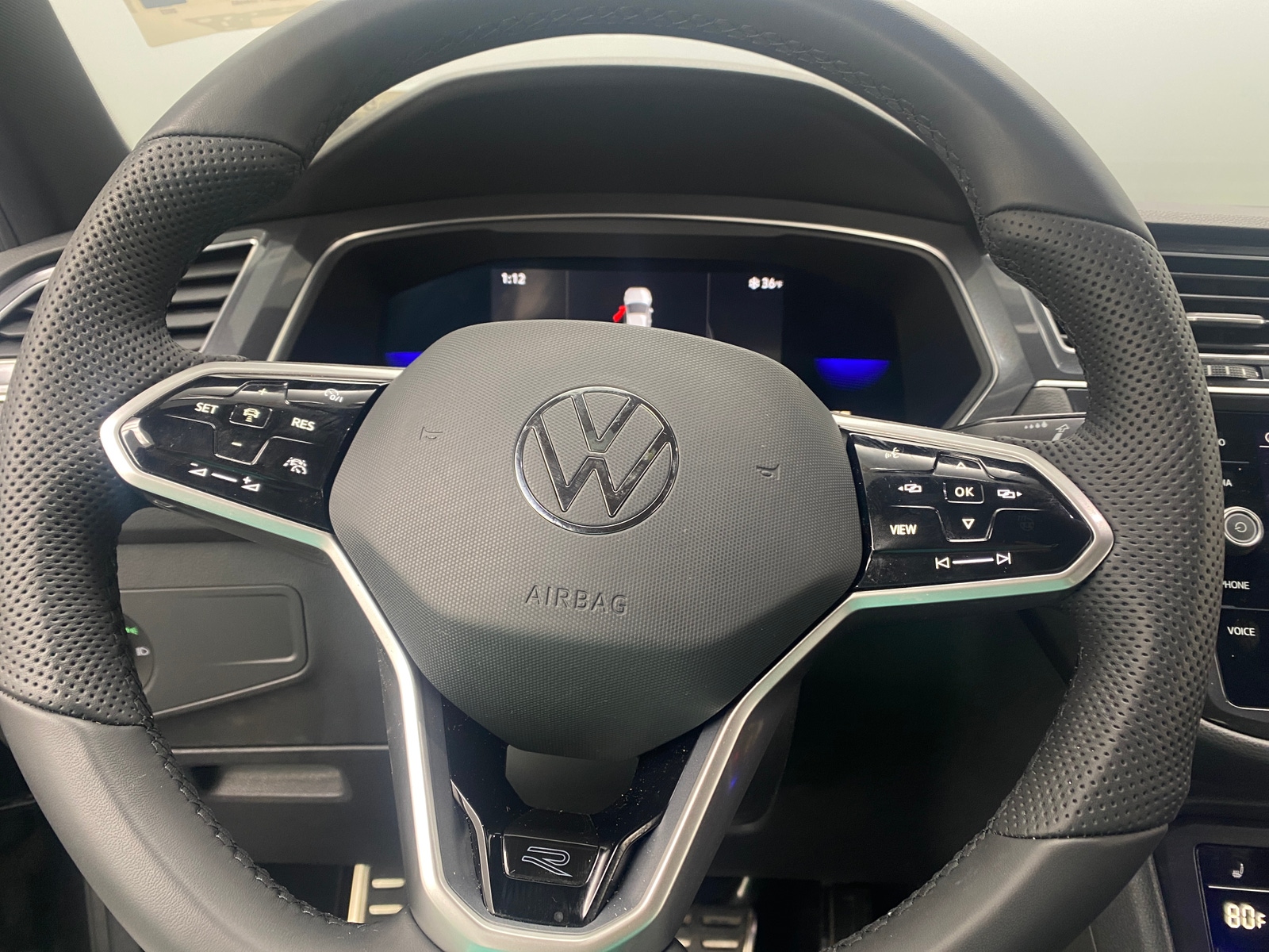 Thumbnail: 2022 Volkswagen Tiguan - 4