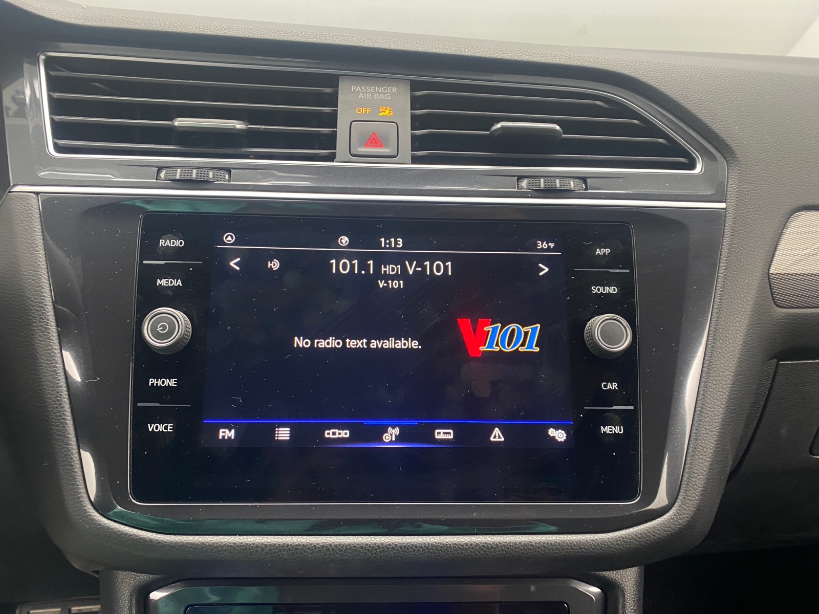 Thumbnail: 2022 Volkswagen Tiguan - 3