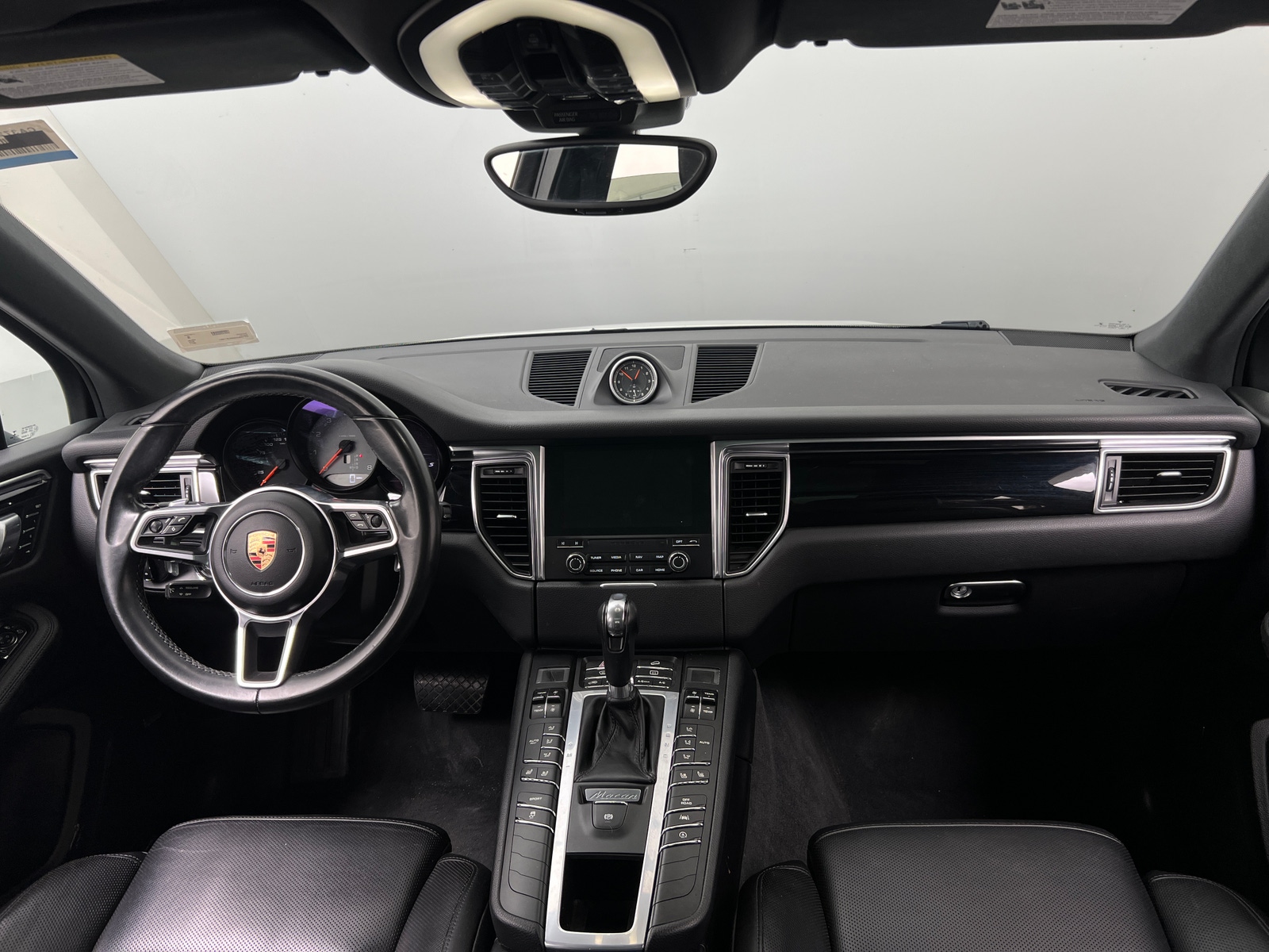 Thumbnail: 2017 Porsche Macan - 2