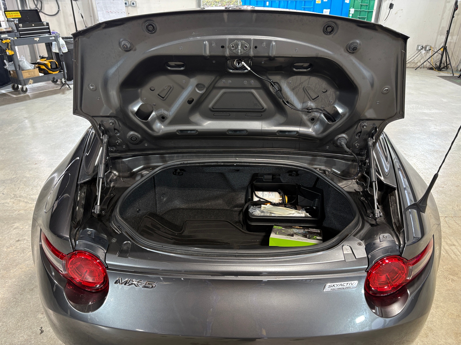 Thumbnail: 2018 Mazda MX-5 Miata - 5