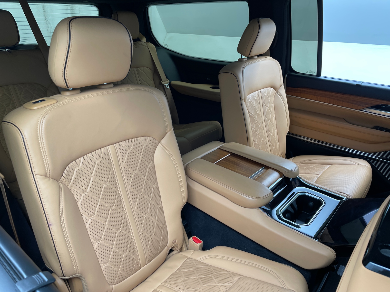 Thumbnail: 2023 Jeep Grand Wagoneer - 5