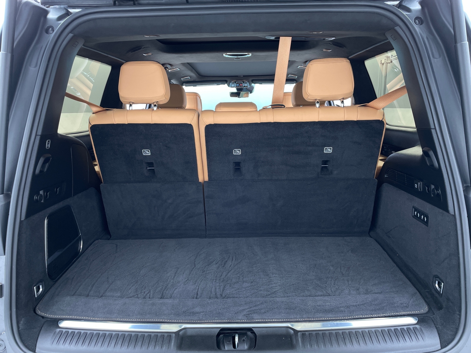 Thumbnail: 2023 Jeep Grand Wagoneer - 6