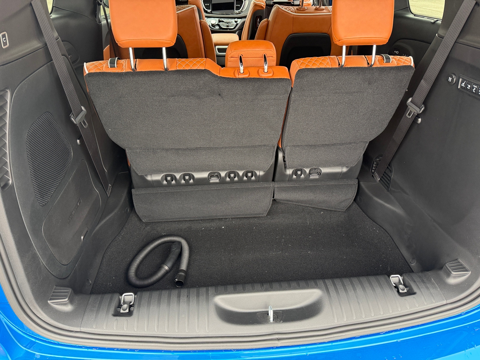 Thumbnail: 2026 Chrysler Pacifica - 6