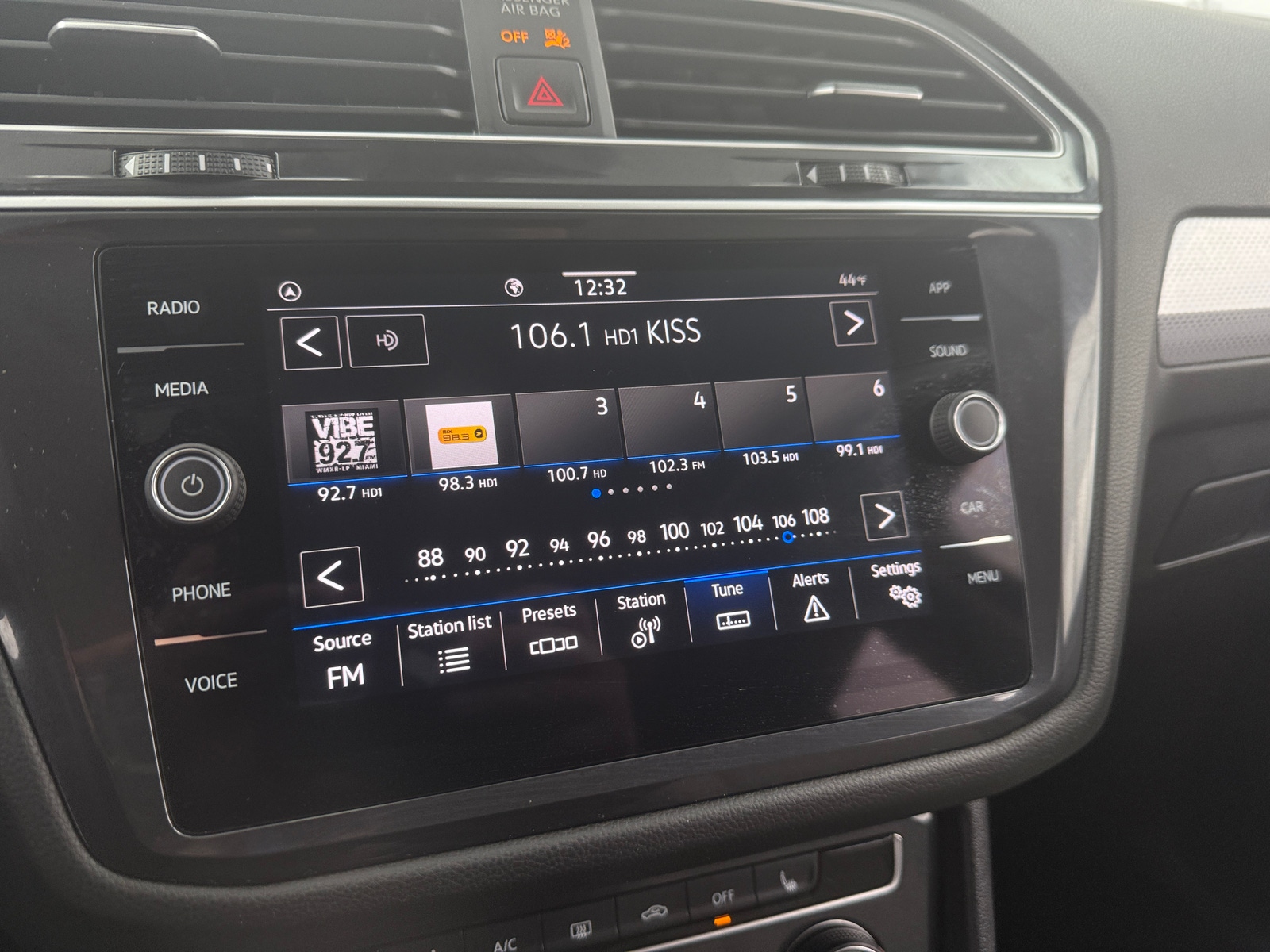 Thumbnail: 2024 Volkswagen Tiguan - 4