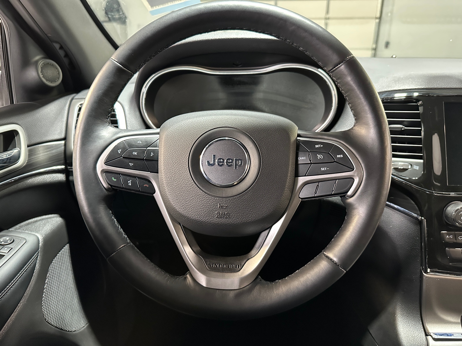 Thumbnail: 2022 Jeep Grand Cherokee - 4