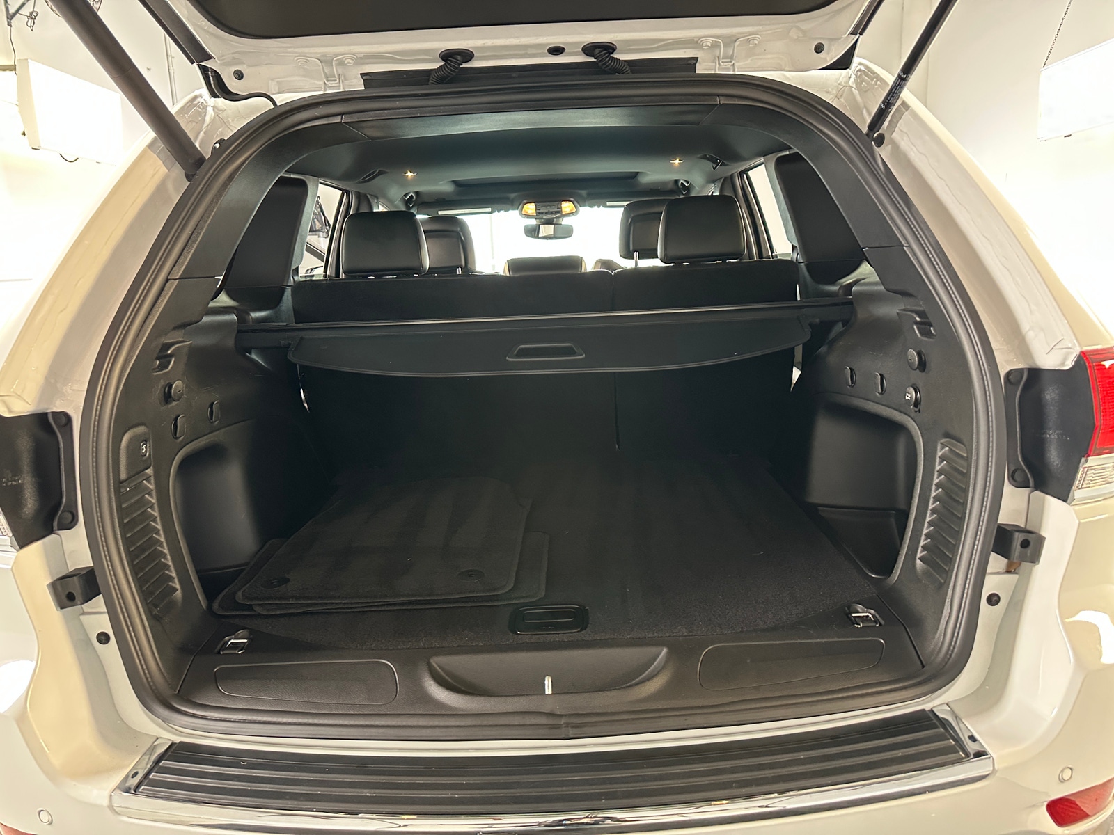 Thumbnail: 2022 Jeep Grand Cherokee - 6