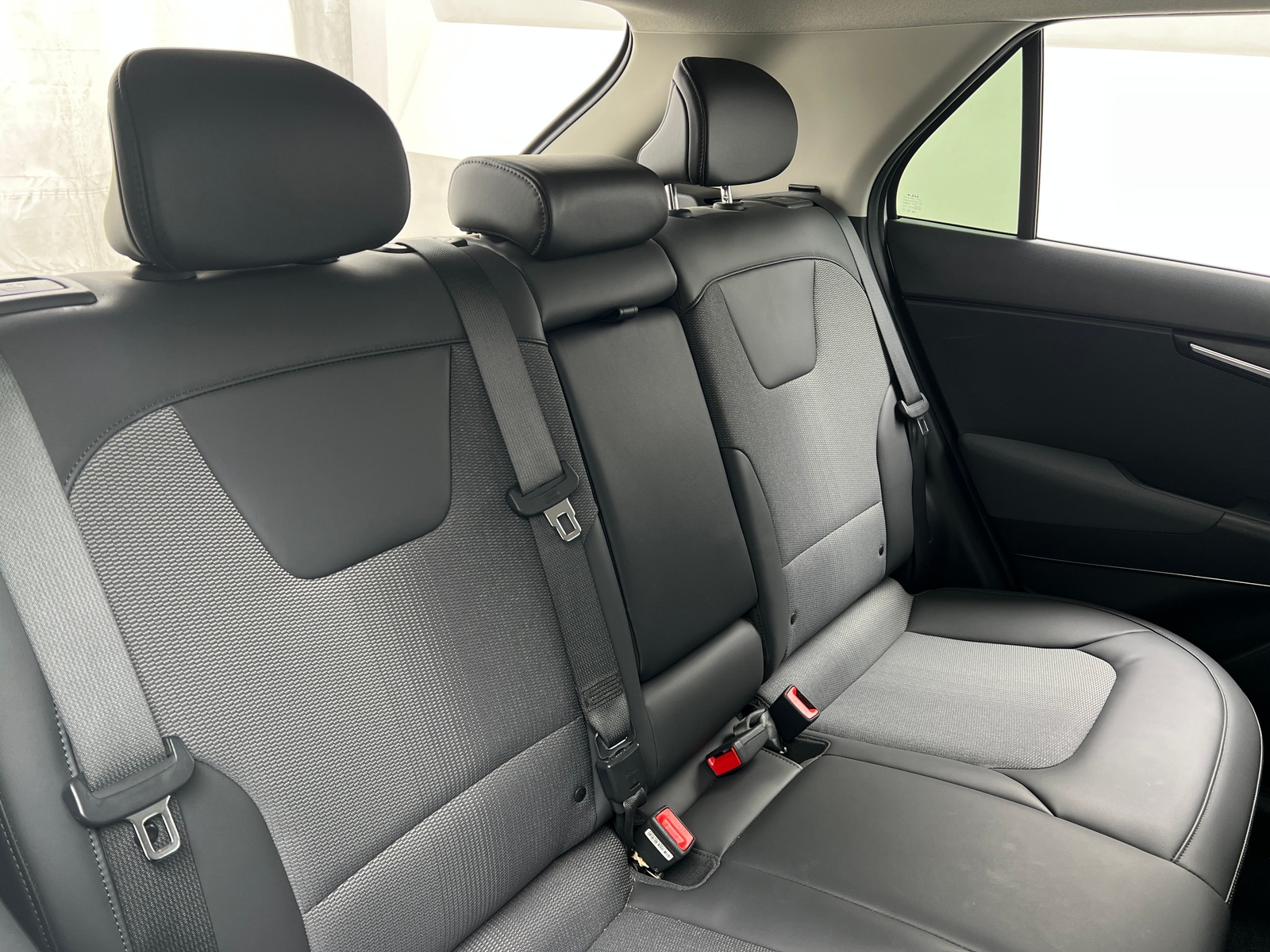 Thumbnail: 2023 Kia Niro - 6