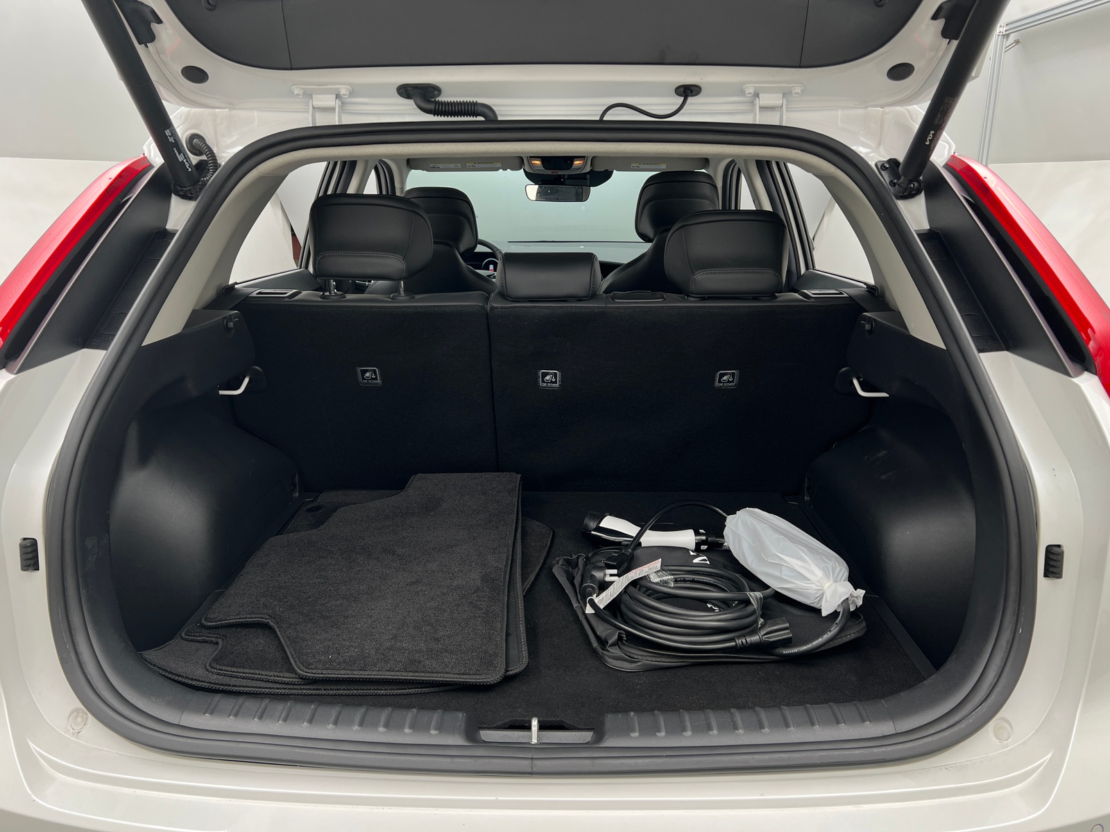 Thumbnail: 2023 Kia Niro - 7