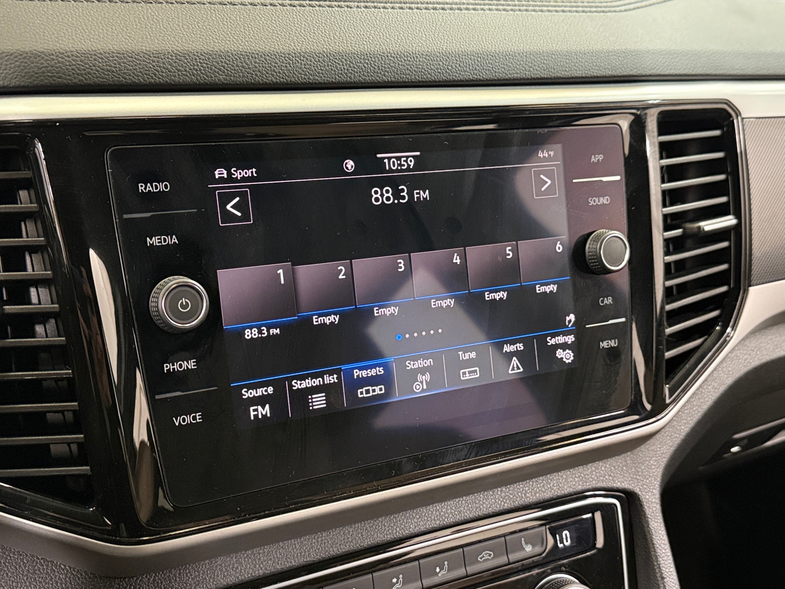 Thumbnail: 2022 Volkswagen Atlas - 3