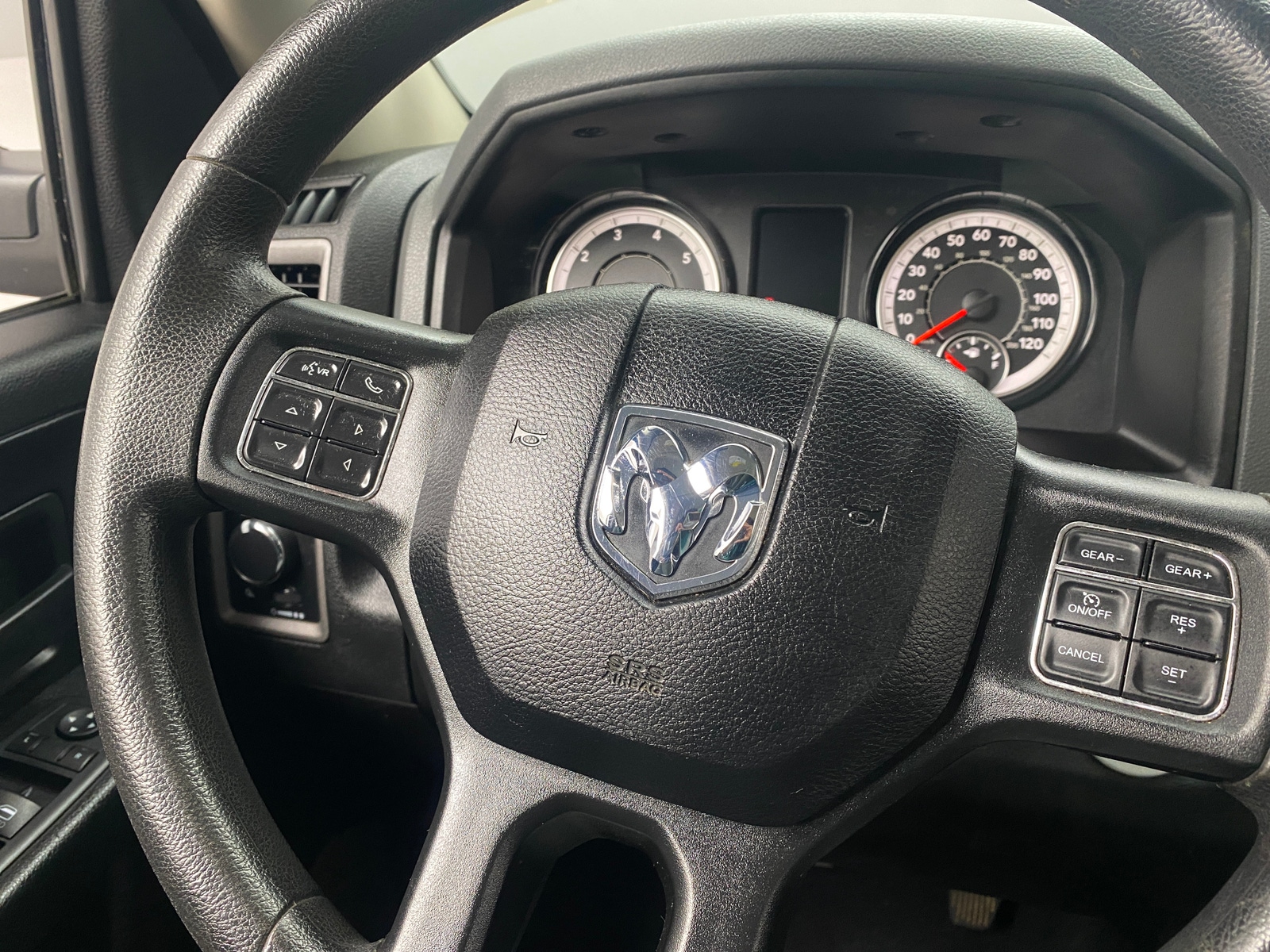 Thumbnail: 2020 RAM 1500 Classic - 4