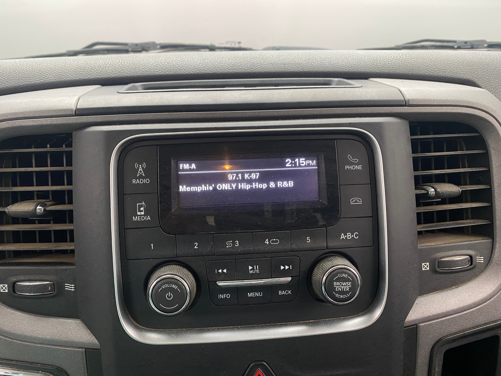 Thumbnail: 2020 RAM 1500 Classic - 3