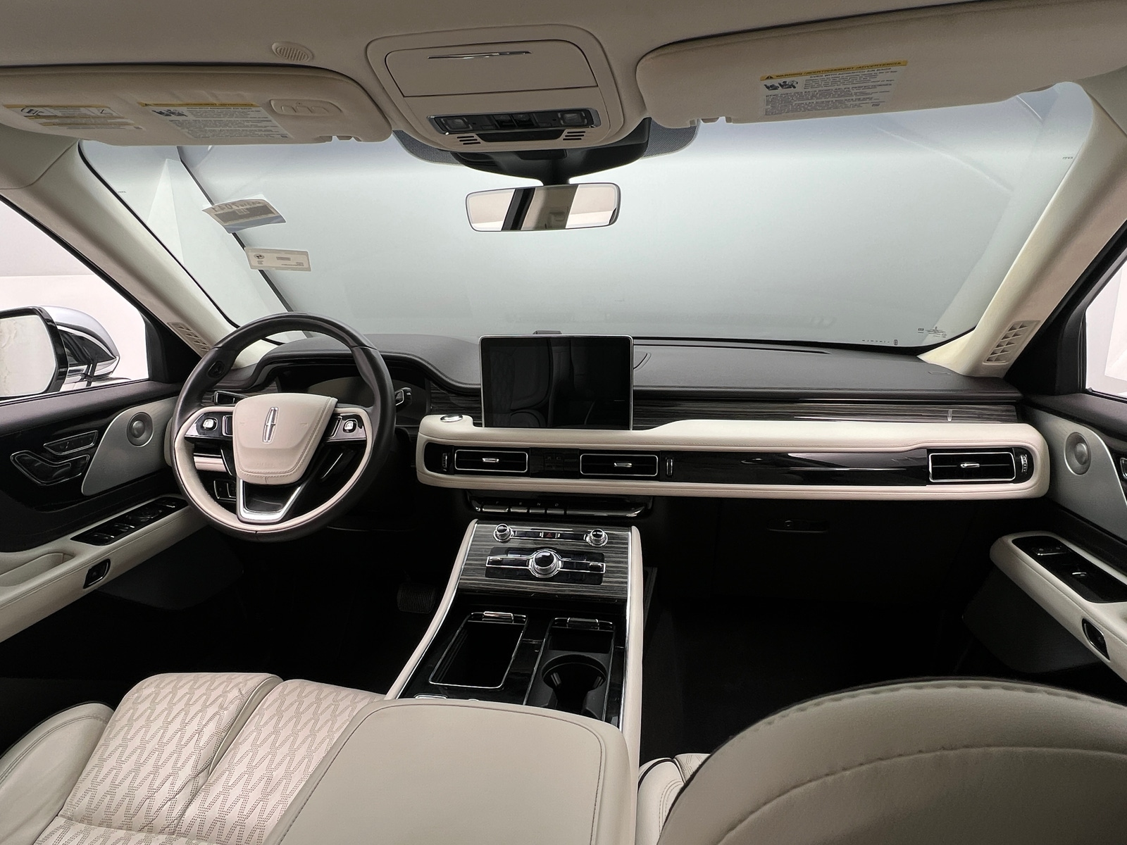 Thumbnail: 2020 Lincoln Aviator - 2