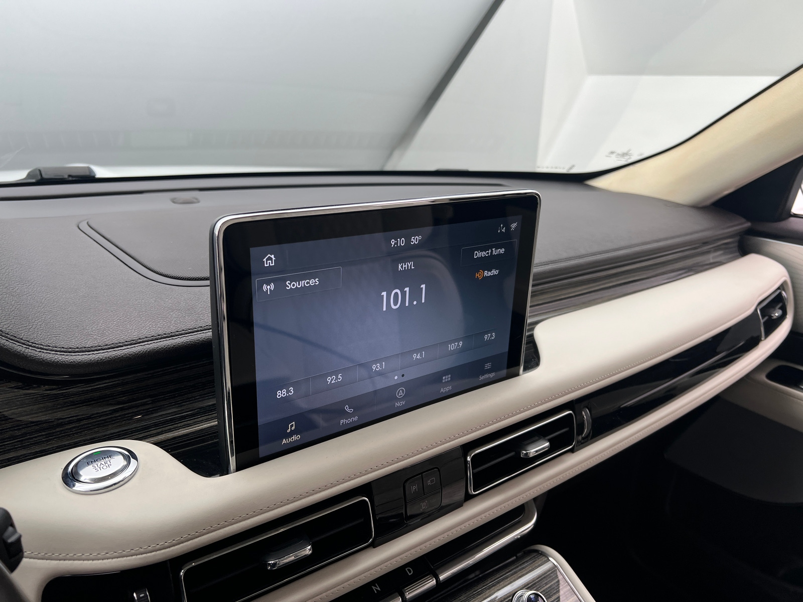 Thumbnail: 2020 Lincoln Aviator - 3