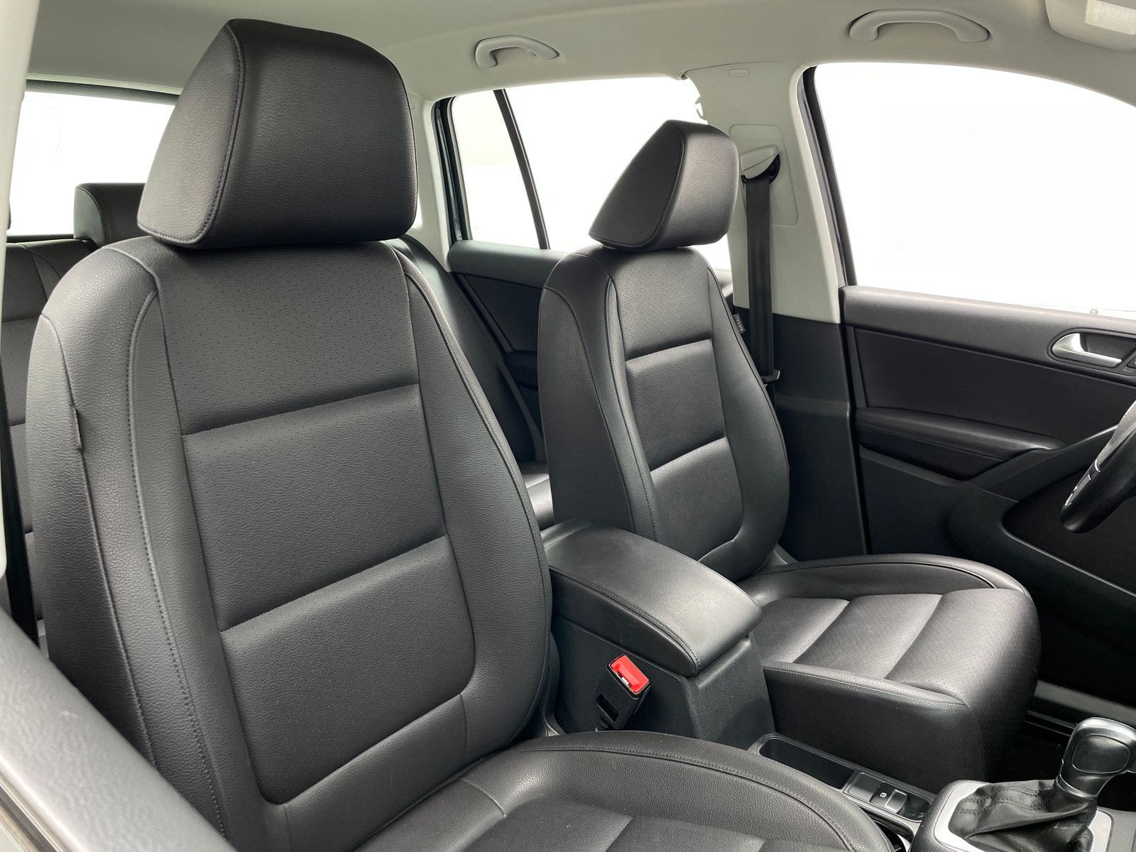 Thumbnail: 2016 Volkswagen Tiguan - 2