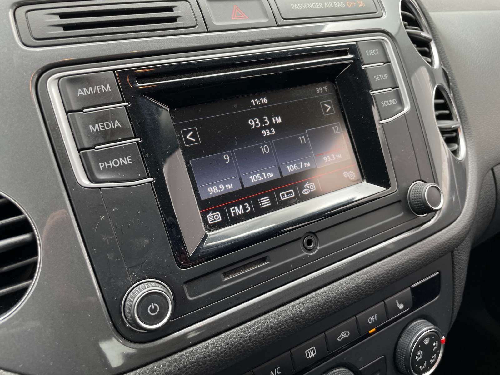 Thumbnail: 2016 Volkswagen Tiguan - 4