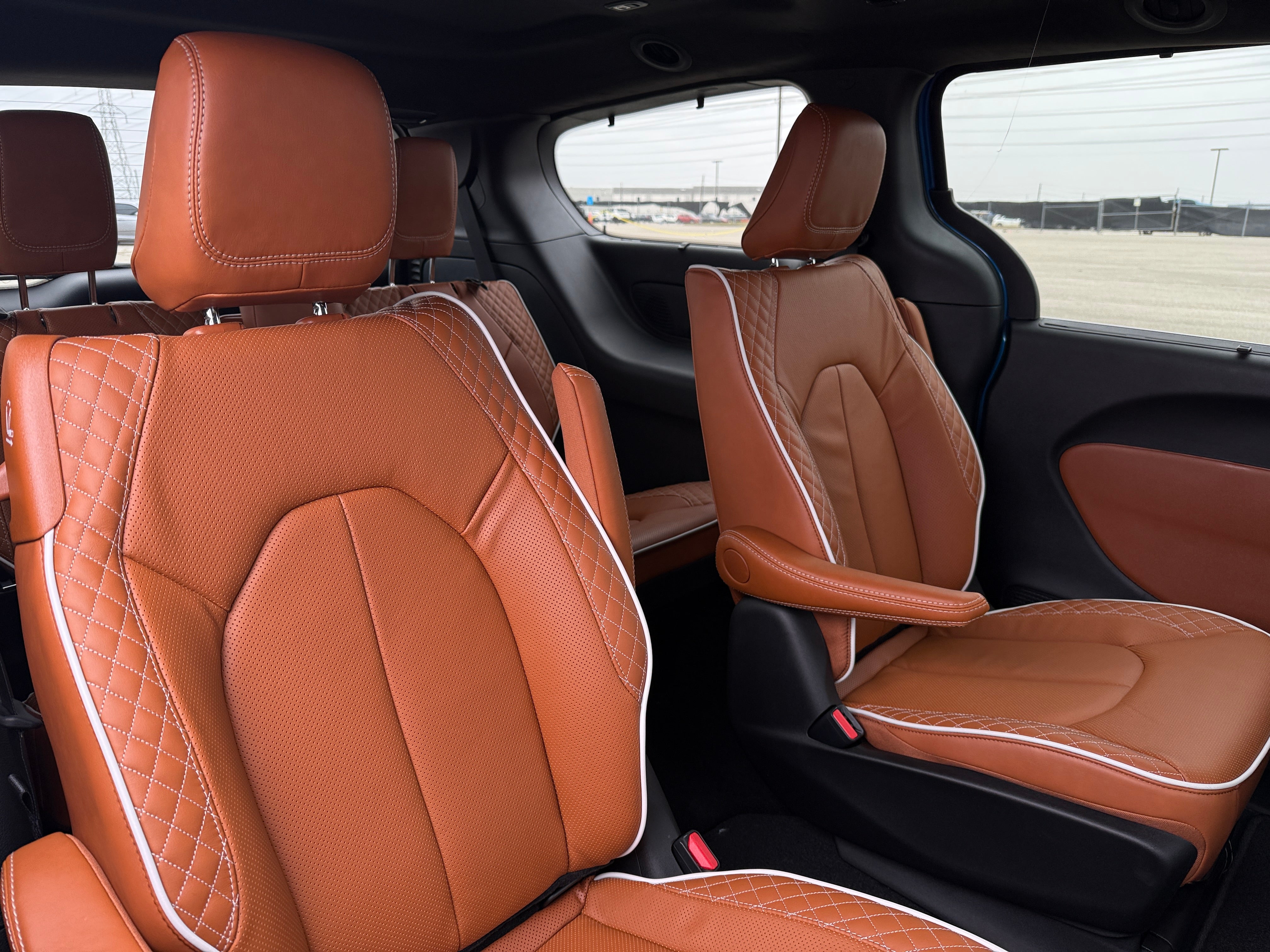 2026 Chrysler Pacifica Pinnacle AWD's photo