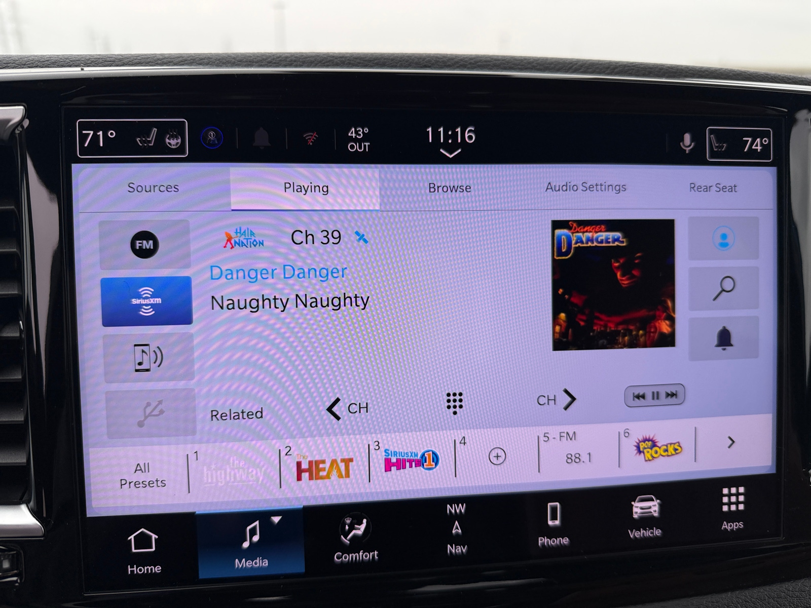 Thumbnail: 2026 Chrysler Pacifica - 3