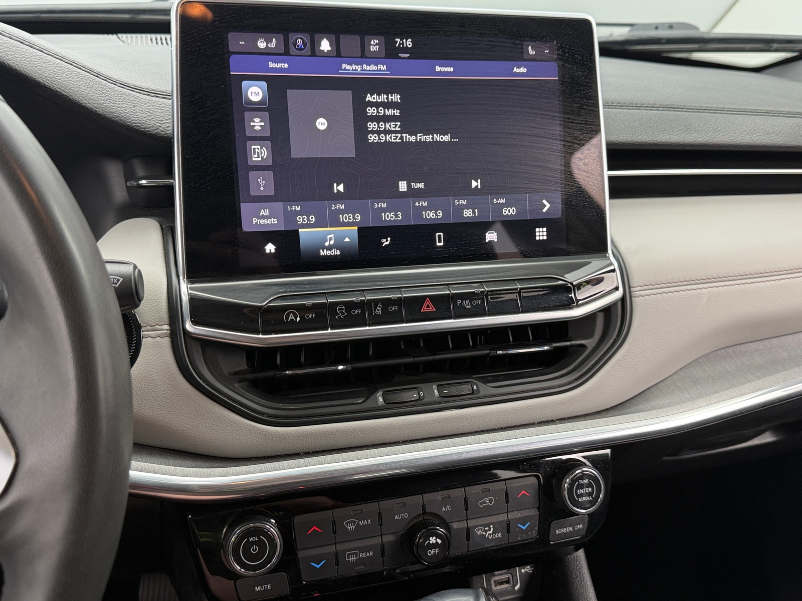 Thumbnail: 2023 Jeep Compass - 3