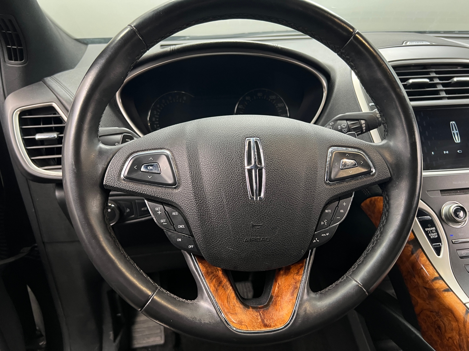 Thumbnail: 2018 Lincoln MKX - 4