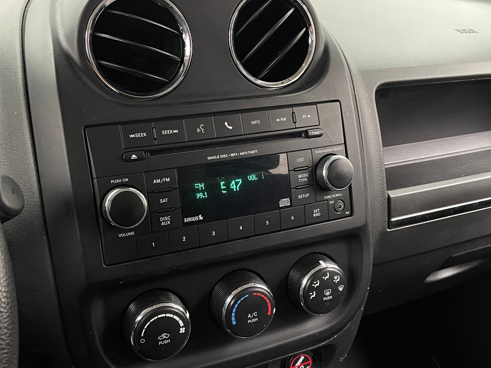 Thumbnail: 2017 Jeep Patriot - 4