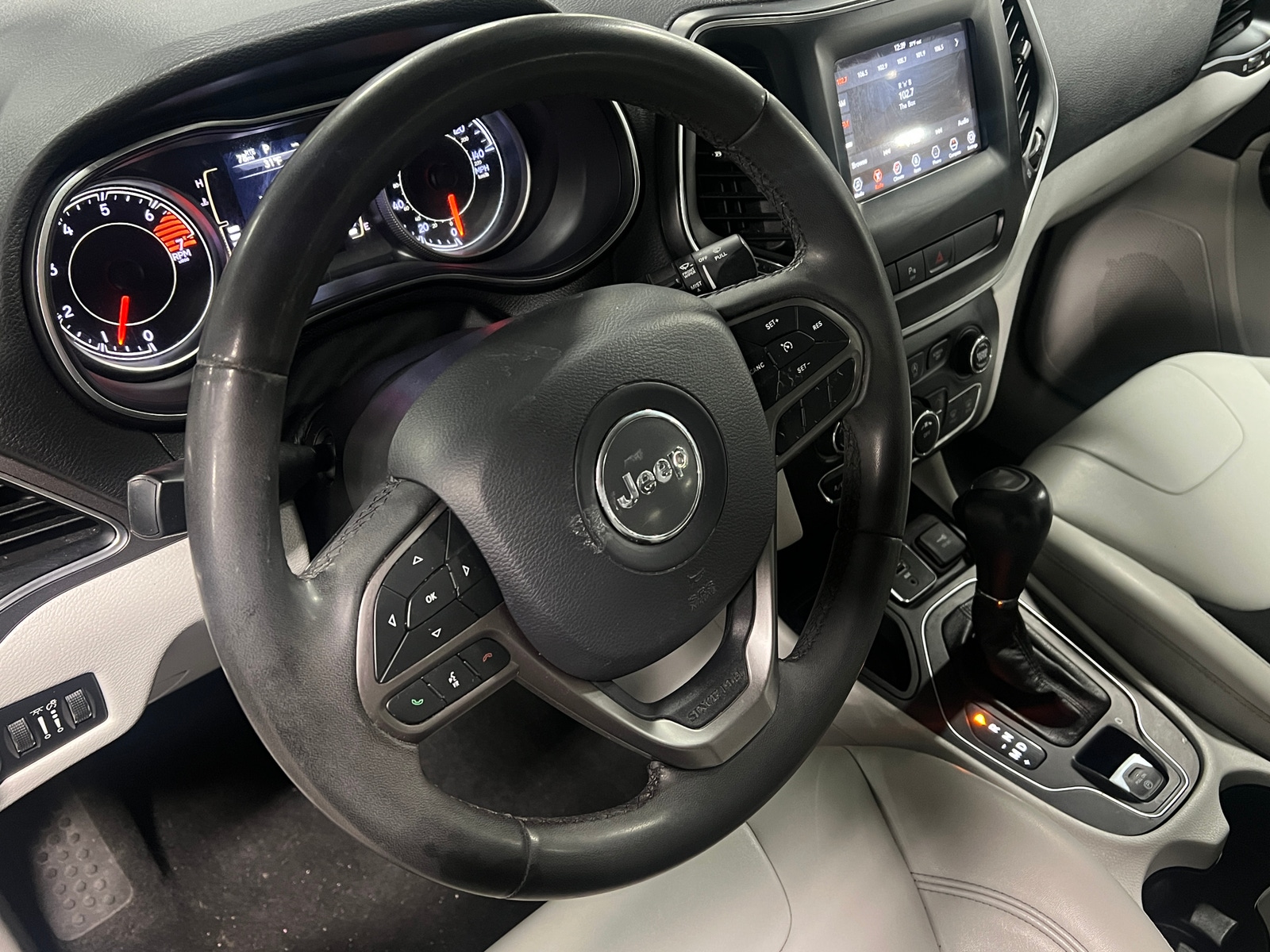 Thumbnail: 2020 Jeep Cherokee - 5