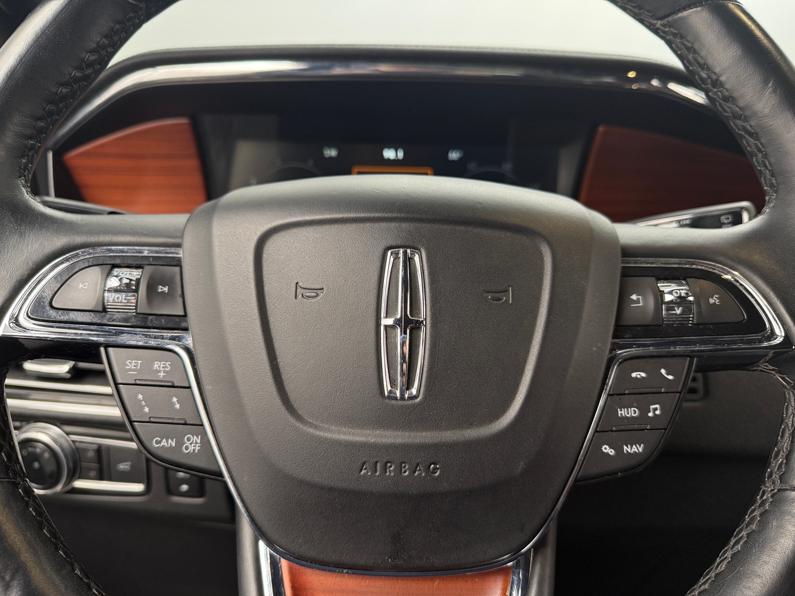 Thumbnail: 2020 Lincoln Navigator - 4