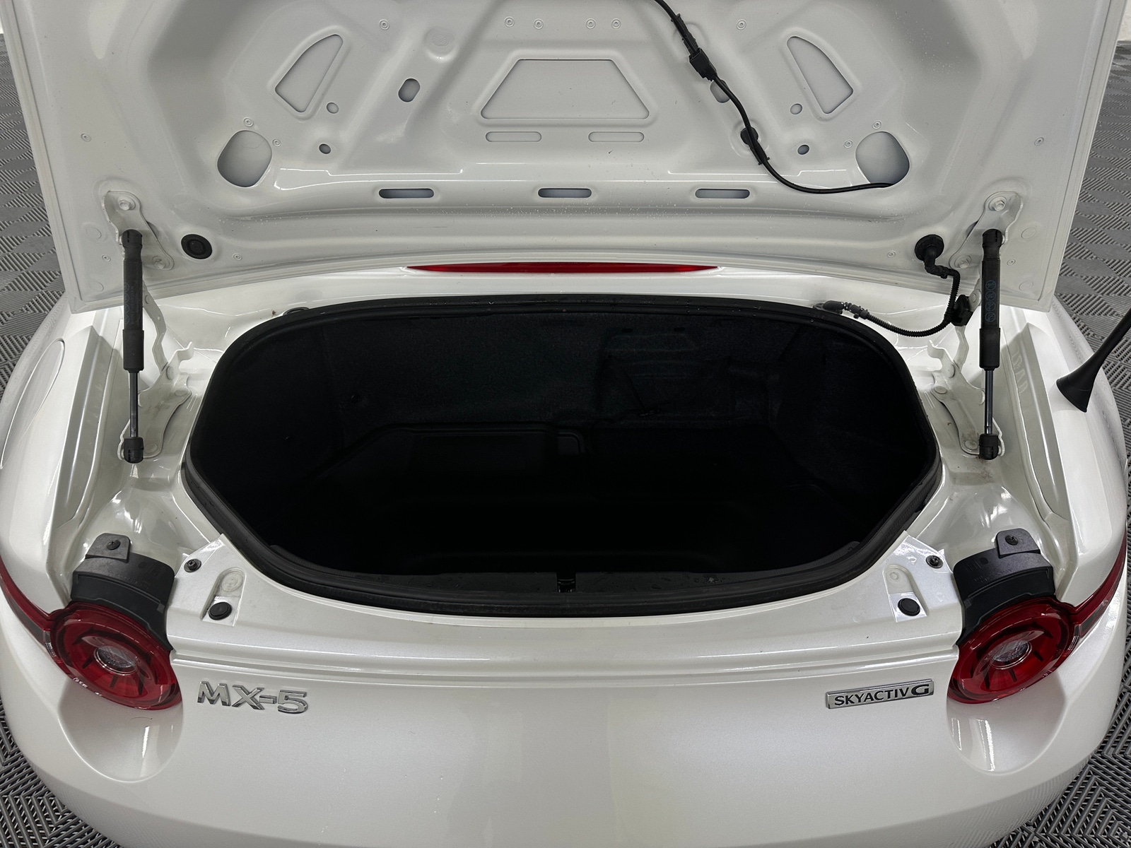 Thumbnail: 2024 Mazda MX-5 Miata - 6