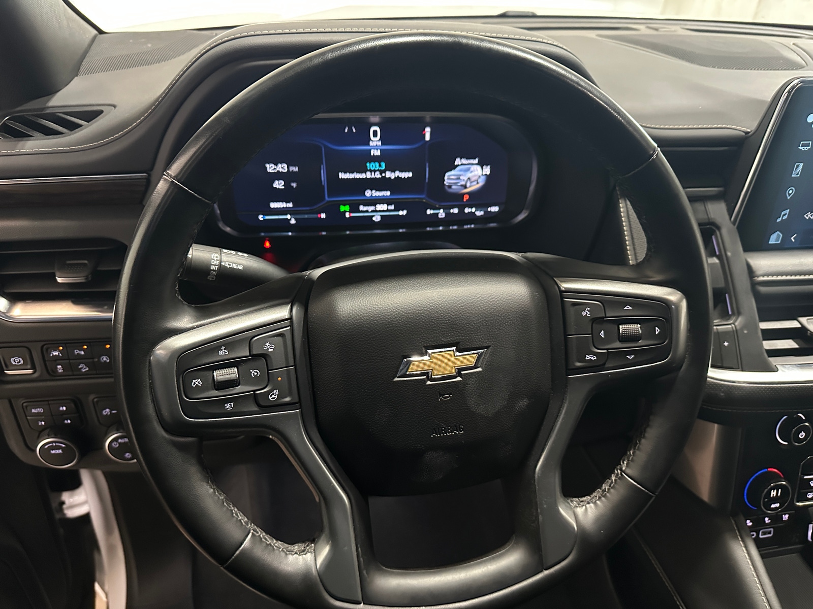 Thumbnail: 2023 Chevrolet Suburban - 4