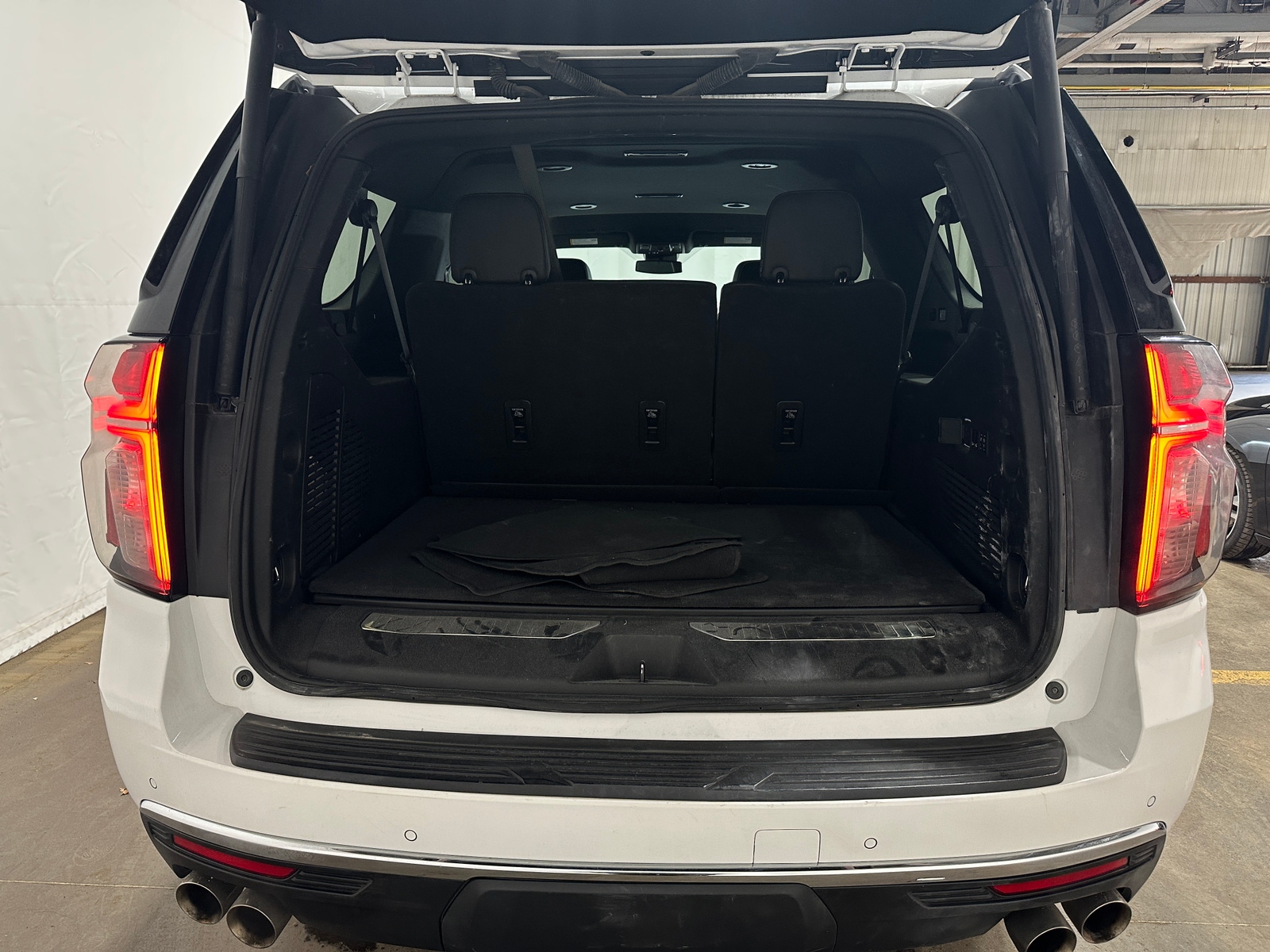 Thumbnail: 2023 Chevrolet Suburban - 6