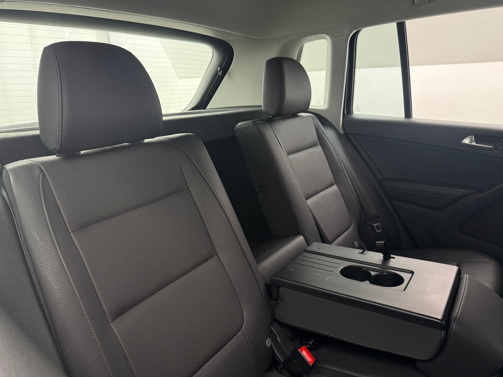 Thumbnail: 2017 Volkswagen Tiguan - 6