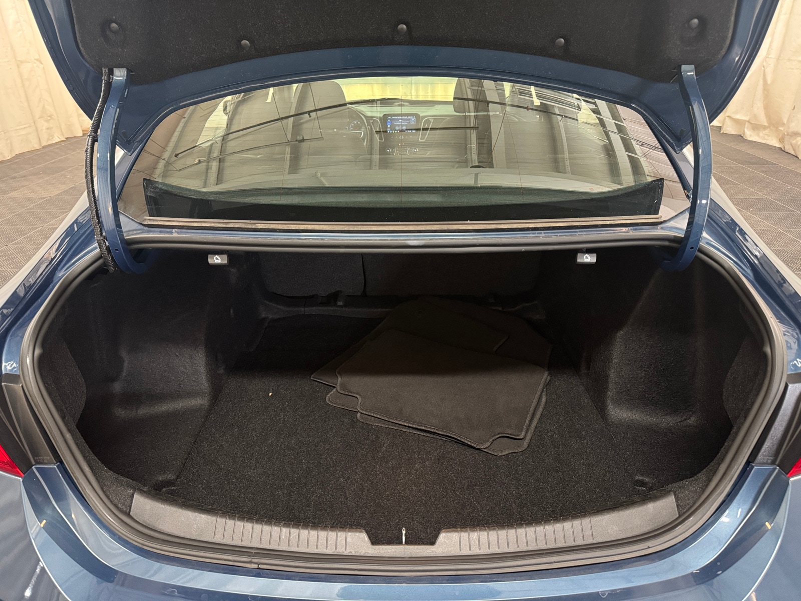 Thumbnail: 2024 Chevrolet Malibu - 7