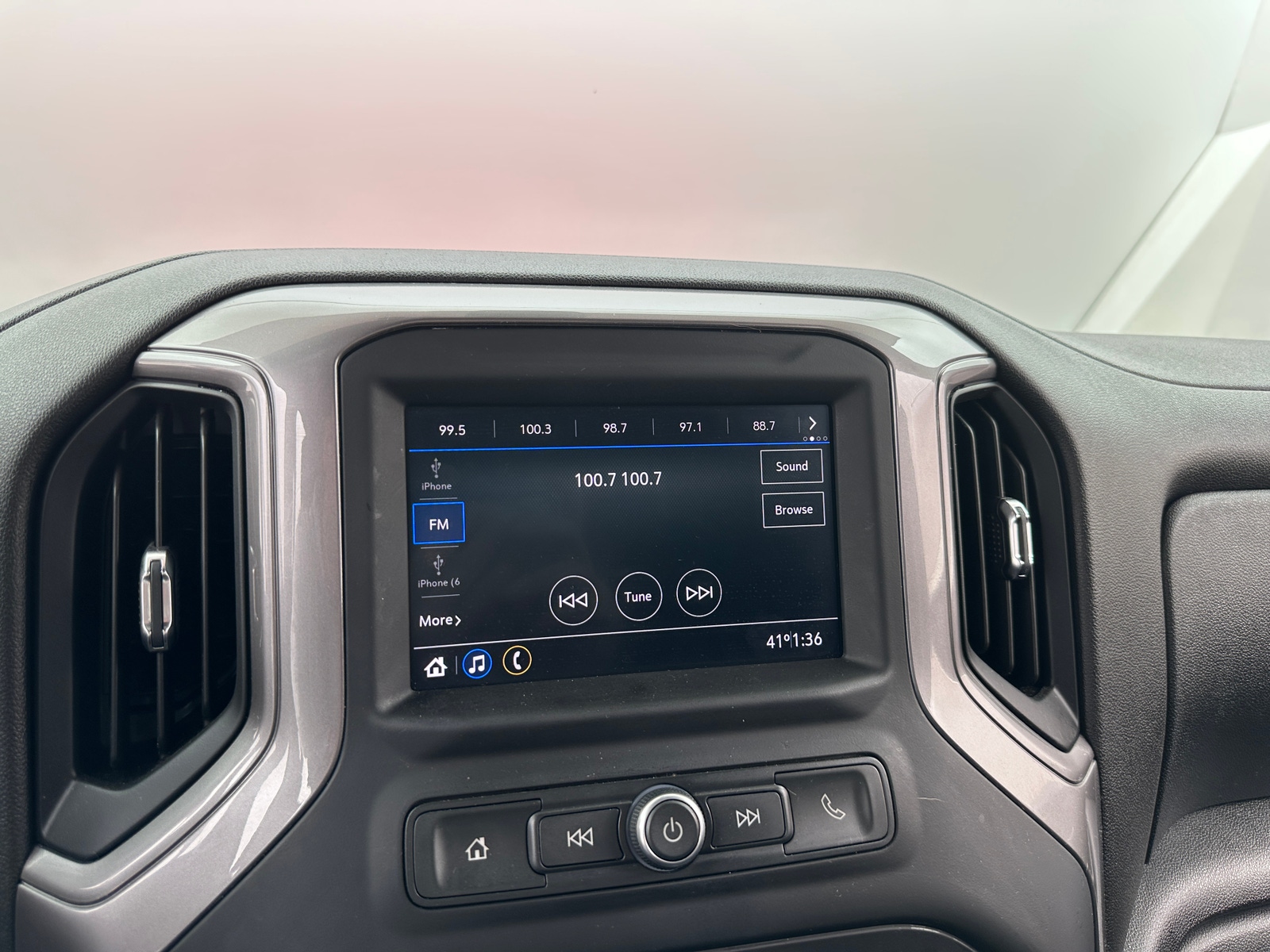 Thumbnail: 2020 Chevrolet Silverado 1500 - 4