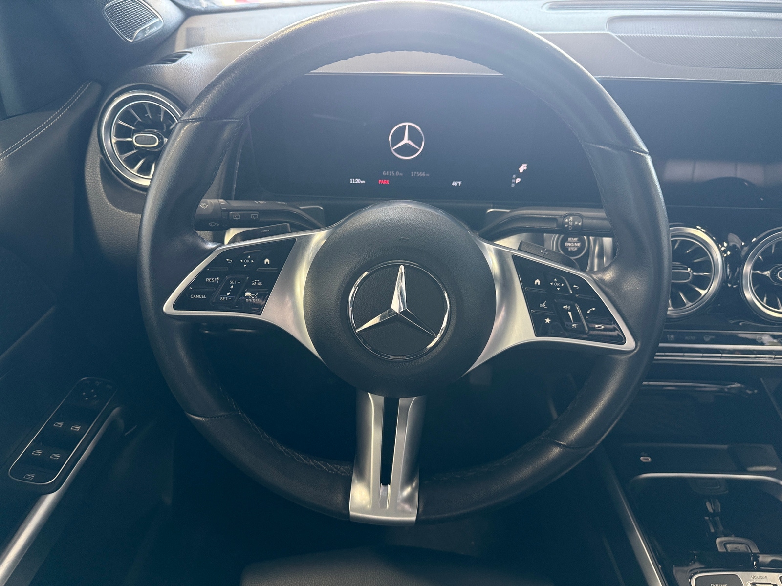 Thumbnail: 2024 Mercedes-Benz GLB - 4