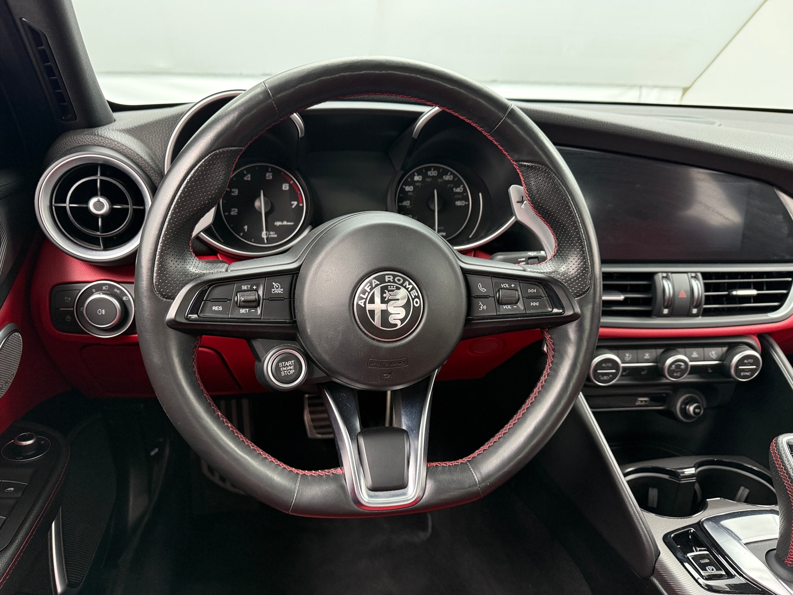 Thumbnail: 2020 Alfa Romeo Giulia - 4