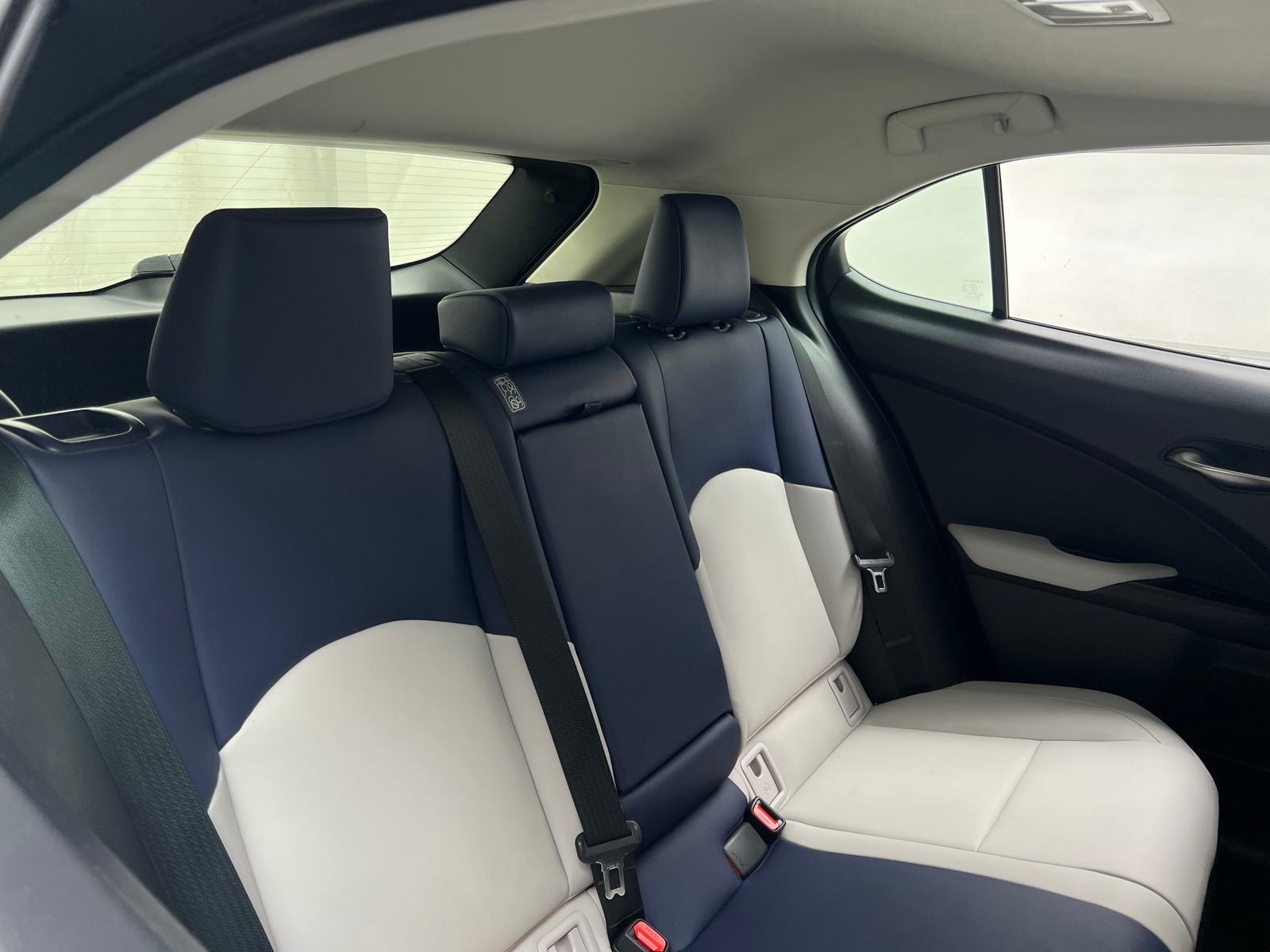 Thumbnail: 2022 Lexus UX - 5