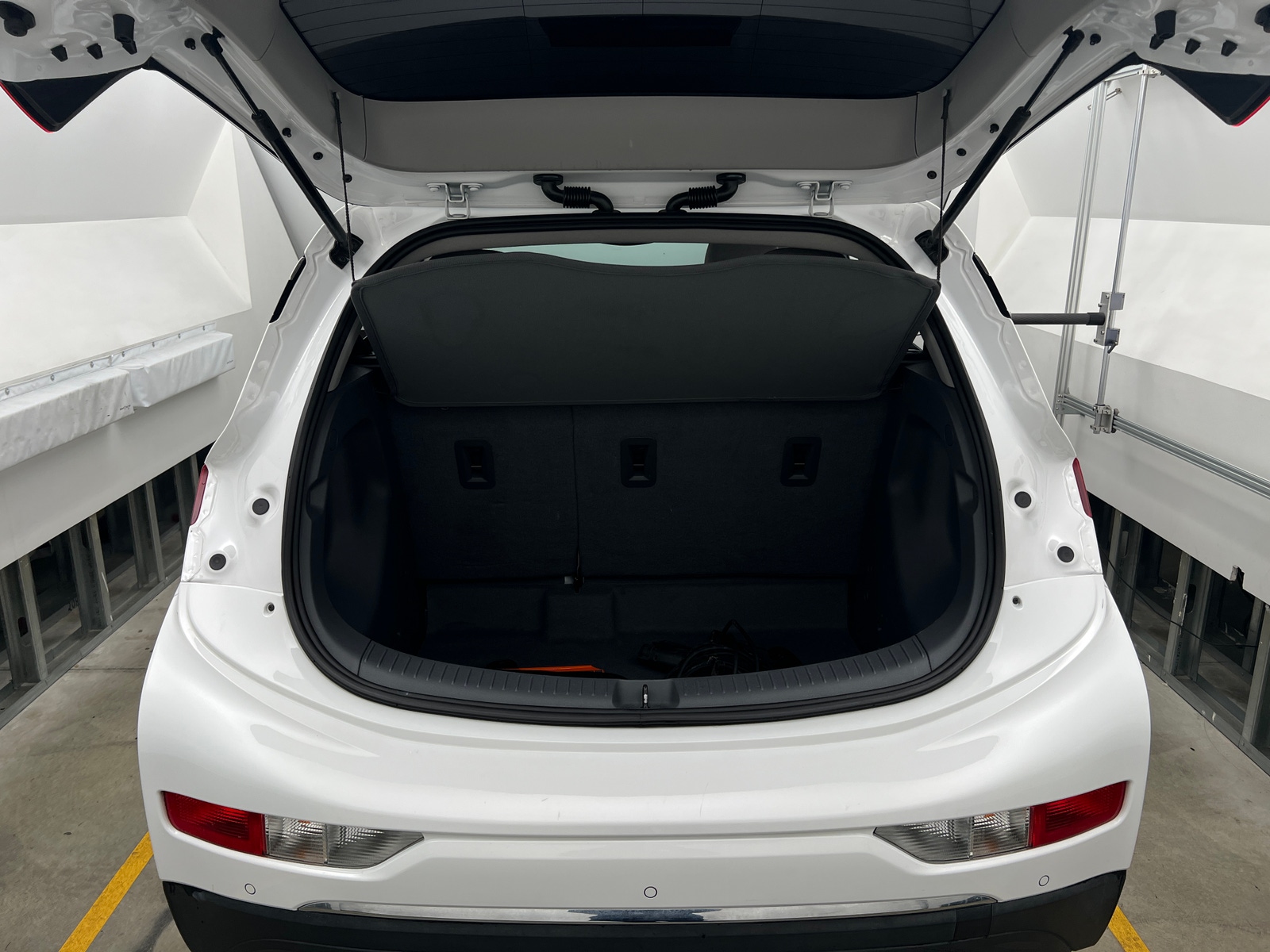 Thumbnail: 2017 Chevrolet Bolt EV - 7