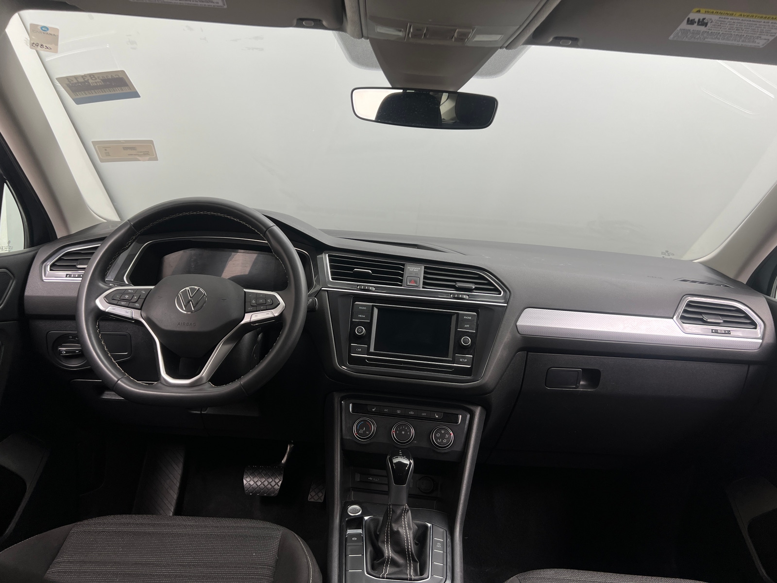 Thumbnail: 2023 Volkswagen Tiguan - 3