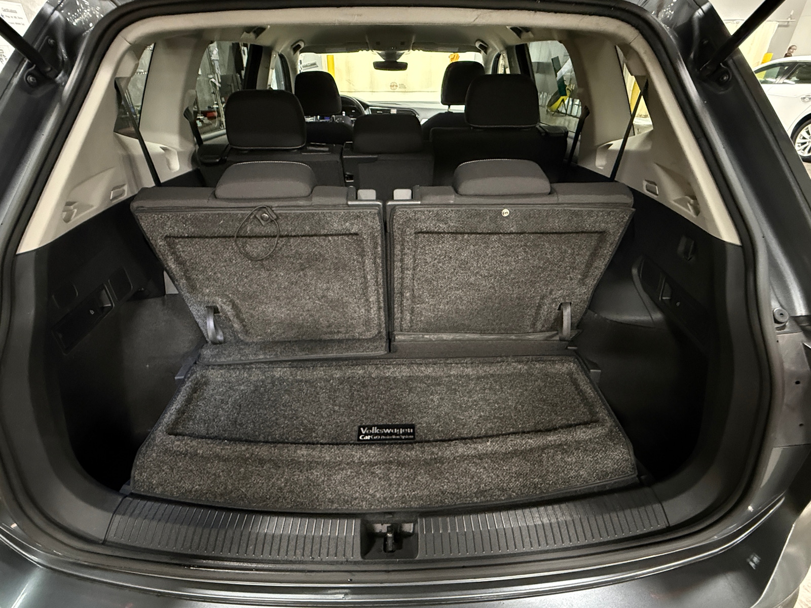 Thumbnail: 2023 Volkswagen Tiguan - 7