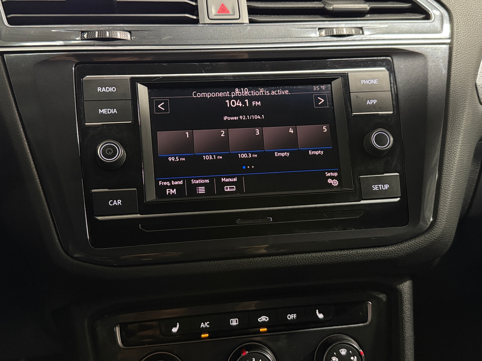 Thumbnail: 2023 Volkswagen Tiguan - 4